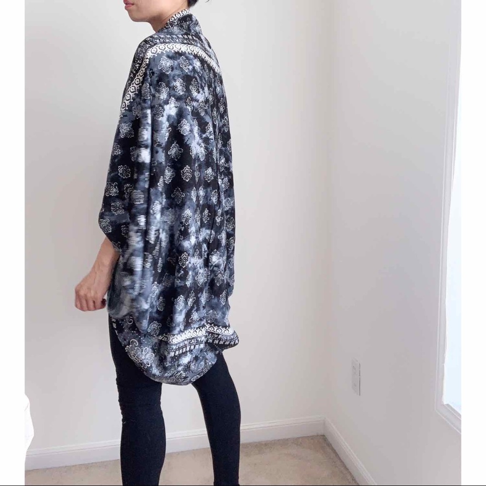 BOHO BATIK TIE DYE WITH BATWING SLEEVES CAPE KIMONO - Picture 5 of 7